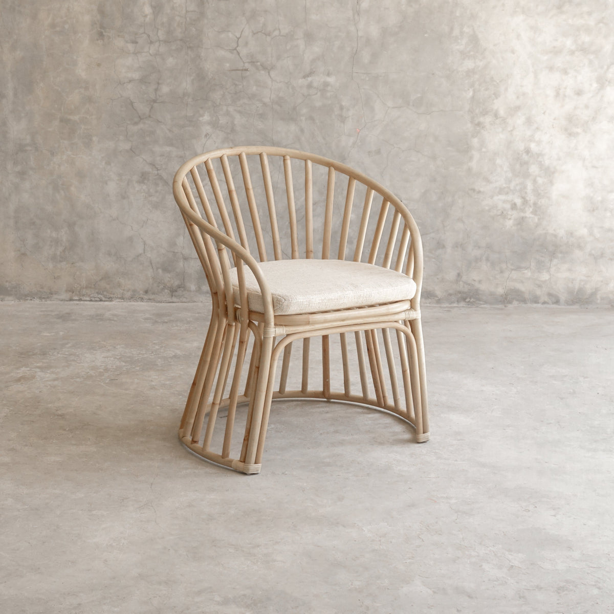 Perla Curved Rattan Occasional Chair – Natural Lounge Chair with Cushion