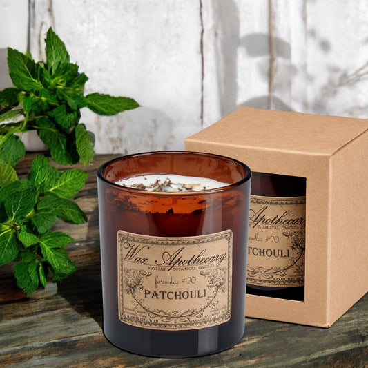 Candela artigianale al patchouli in vetro ambrato da 9 once