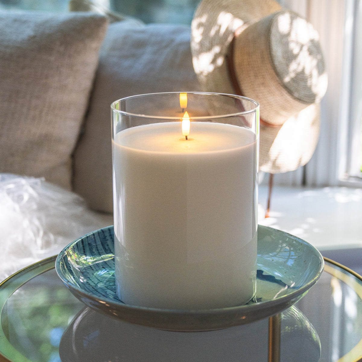 White LED Flameless Hurricane Glass Candle with Timer and Remote - Elegant Ambient Lighting