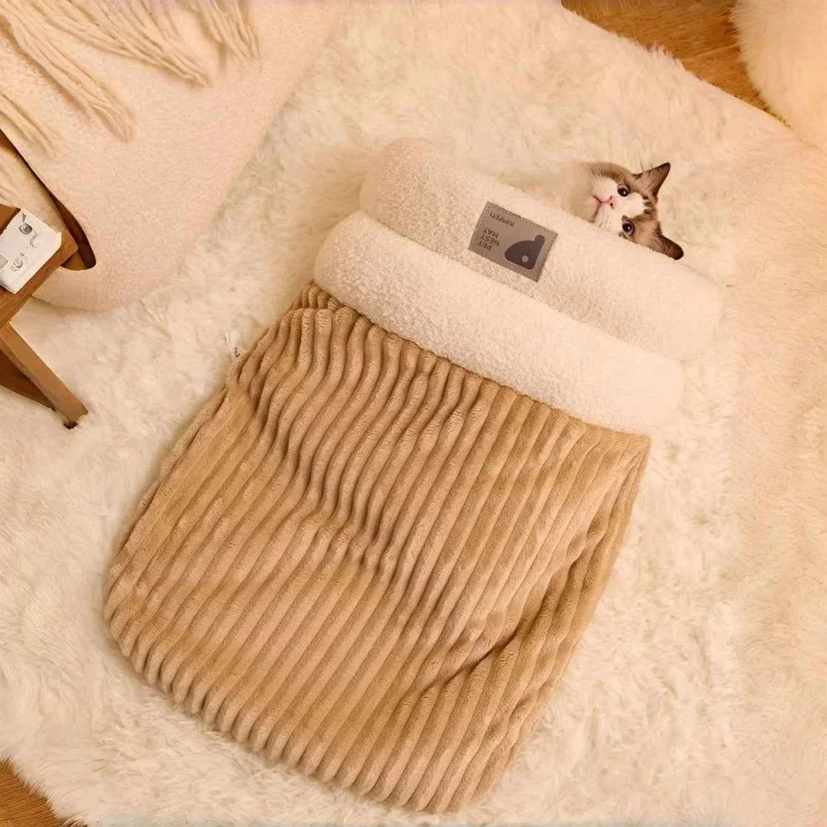 Kawaii Winter Plush Cat Sleeping Bag – Enclosed Snuggle Sack with Burrow Entry for Anxious & Cozy Cats (White & Khaki, M & L)