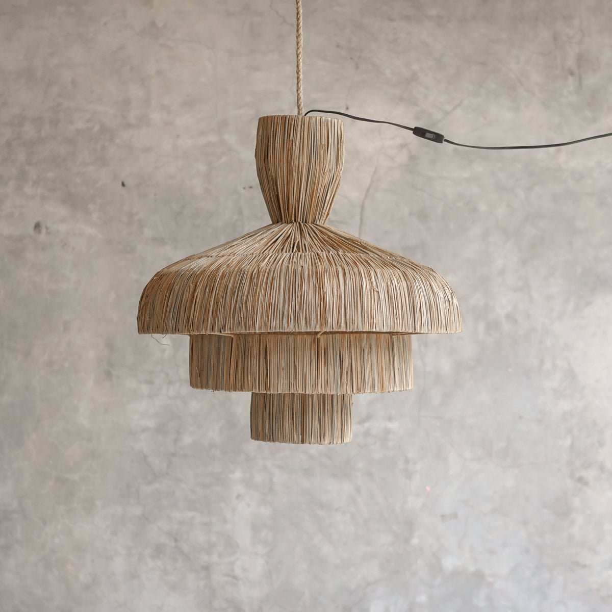 Saylor Seagrass Pendant Light – Handwoven Coastal Hanging Lamp