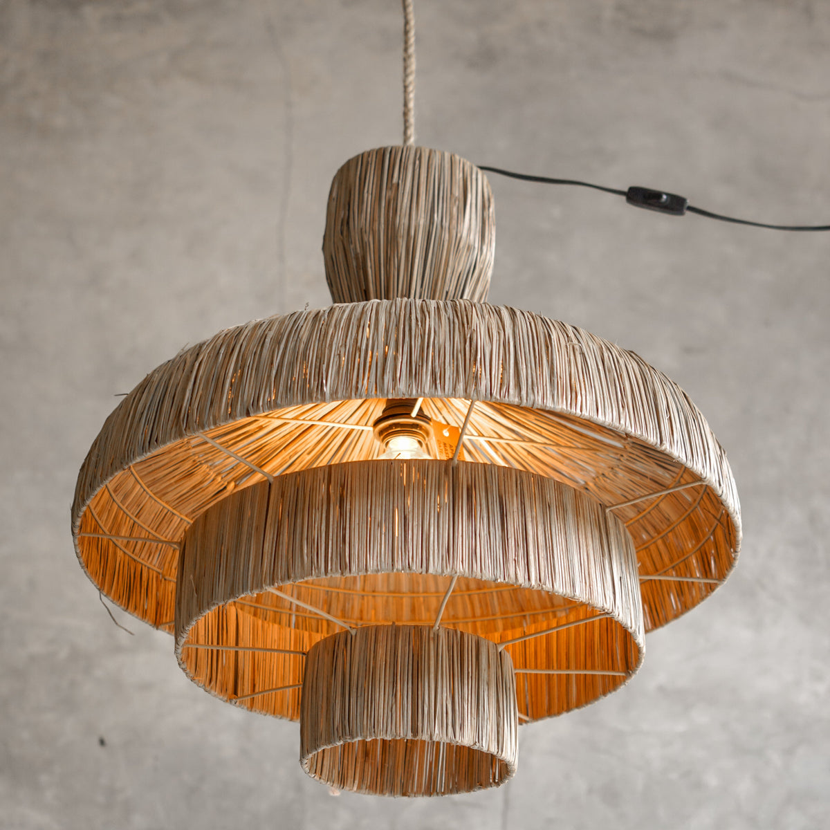 Saylor Seagrass Pendant Light – Handwoven Coastal Hanging Lamp