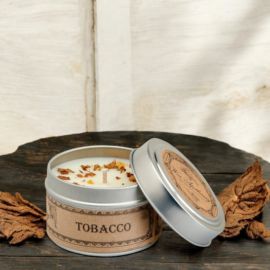 Candela botanica al tabacco in latta da viaggio