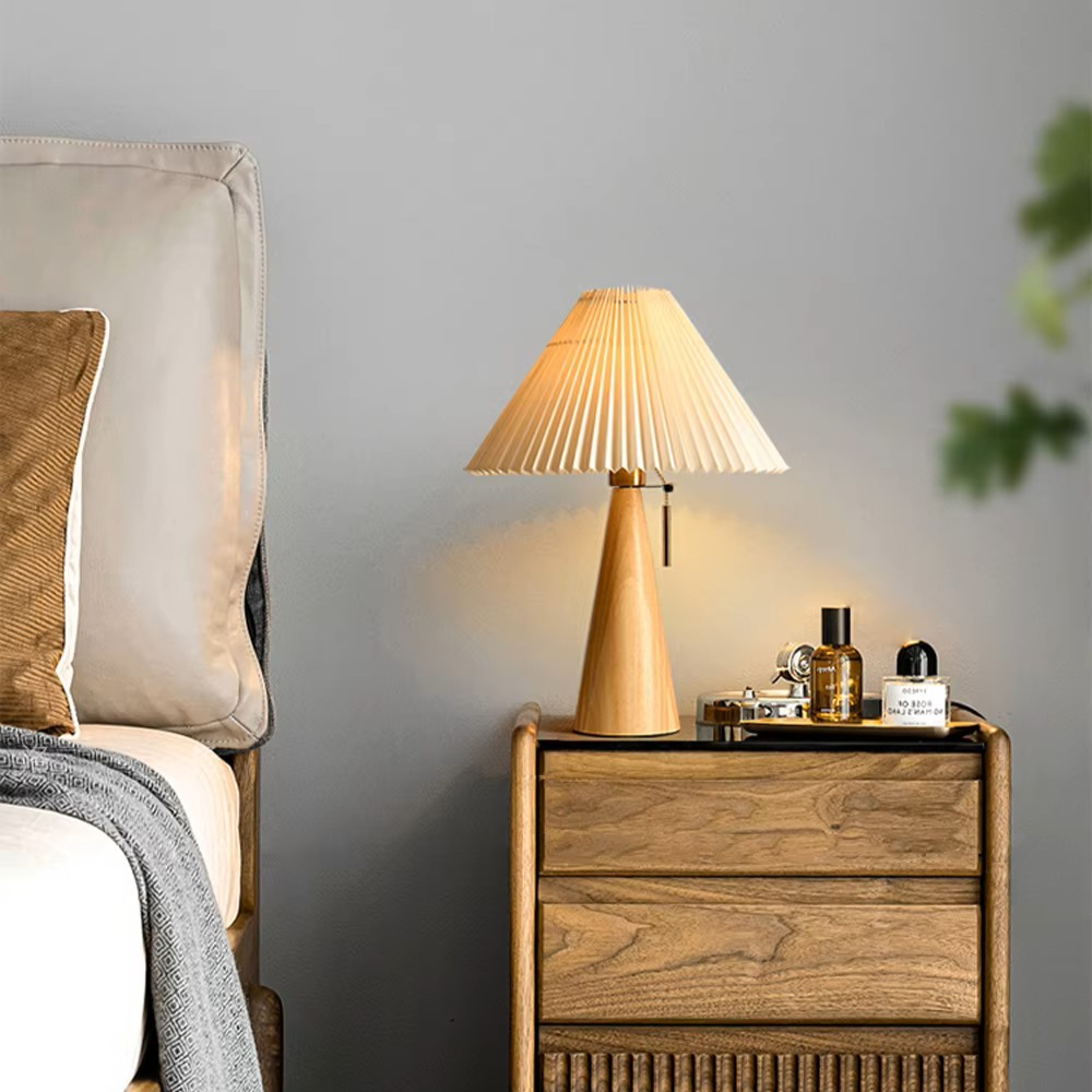 Cone Wooden Base Pleated Table Lamp | Vintage Pull-Chain Desk Light