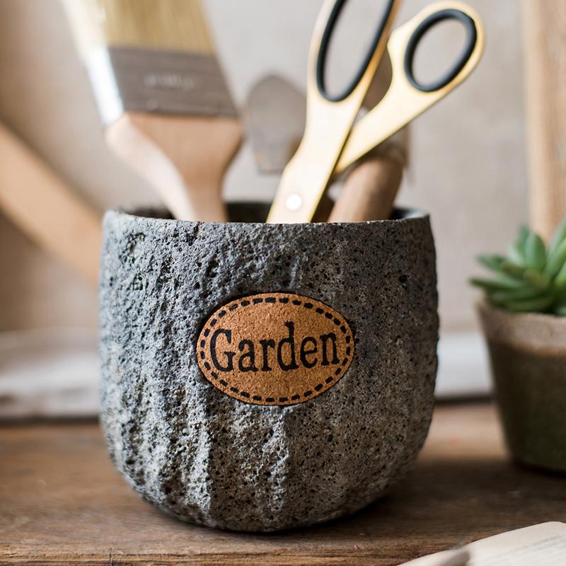 Vaso da giardino in cemento effetto pietra di piccole dimensioni