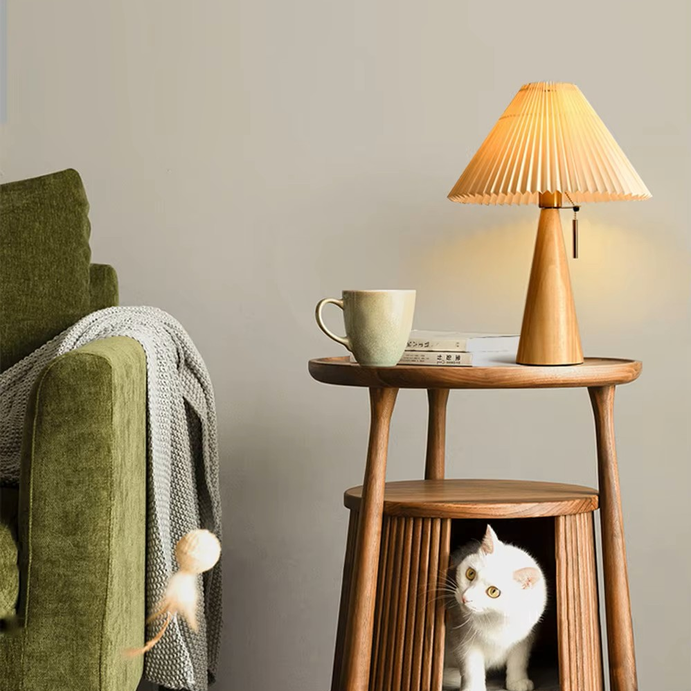 Cone Wooden Base Pleated Table Lamp | Vintage Pull-Chain Desk Light