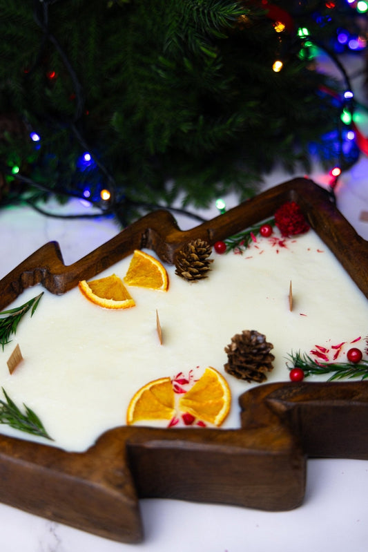 Bougie parfumée dans un grand bol en bois en forme de sapin de Noël – Décoration de fêtes et cadeau en cire de soja artisanale