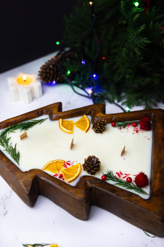 Bougie parfumée dans un grand bol en bois en forme de sapin de Noël – Décoration de fêtes et cadeau en cire de soja artisanale
