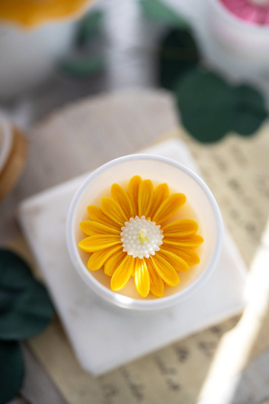 Bougie fleur de pâquerette, bougie en soja, bougie fleur cadeau d'invité, bougie en pot blanc