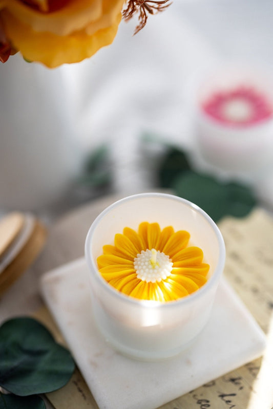 Bougie fleur de pâquerette, bougie en soja, bougie fleur cadeau d'invité, bougie en pot blanc