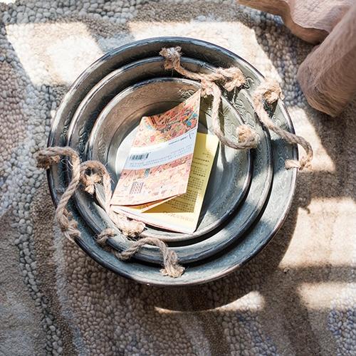 Baignoire décorative ancienne en fer à motif floral avec poignées en corde (lot de 3)