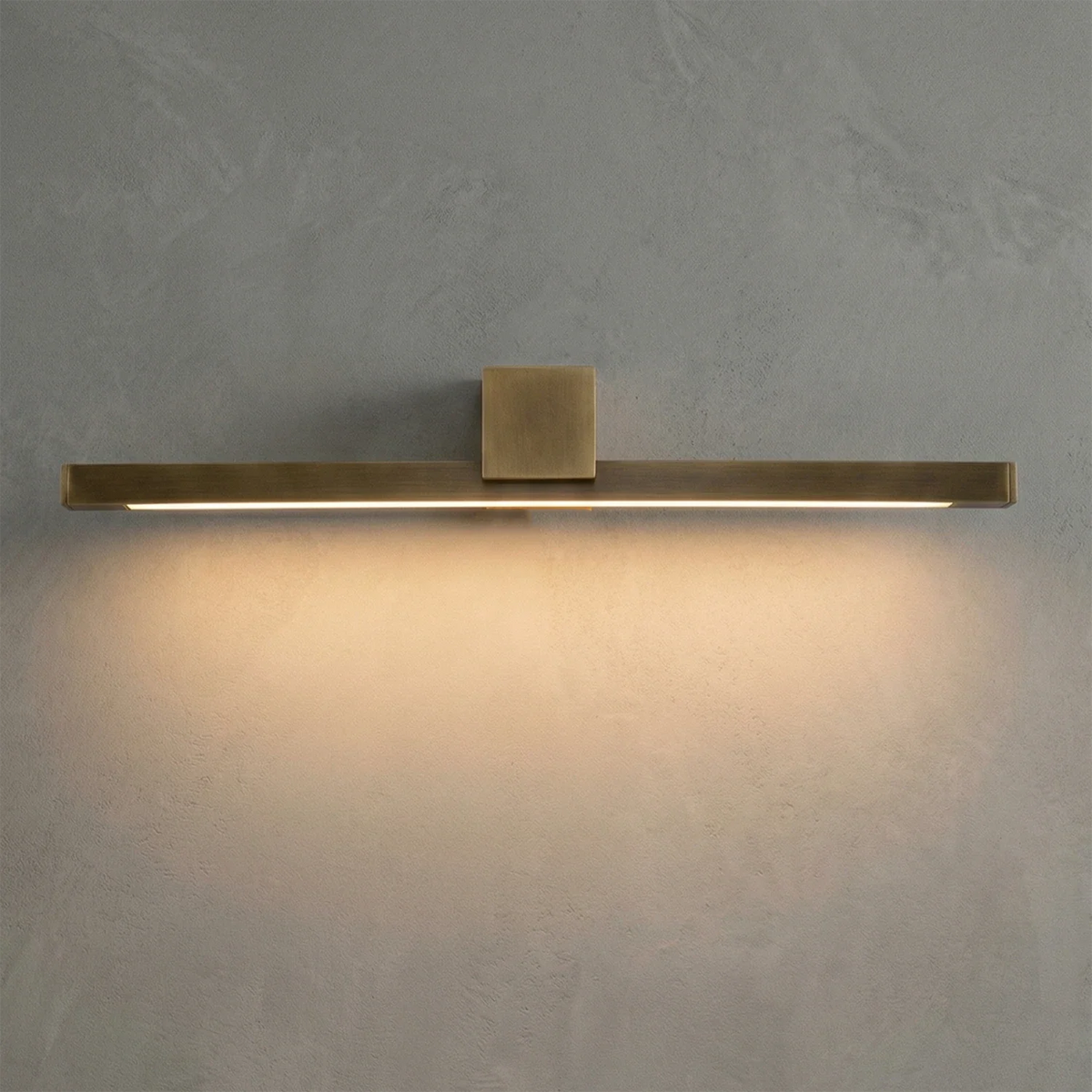 Applique murale LED linéaire en laiton Kivana